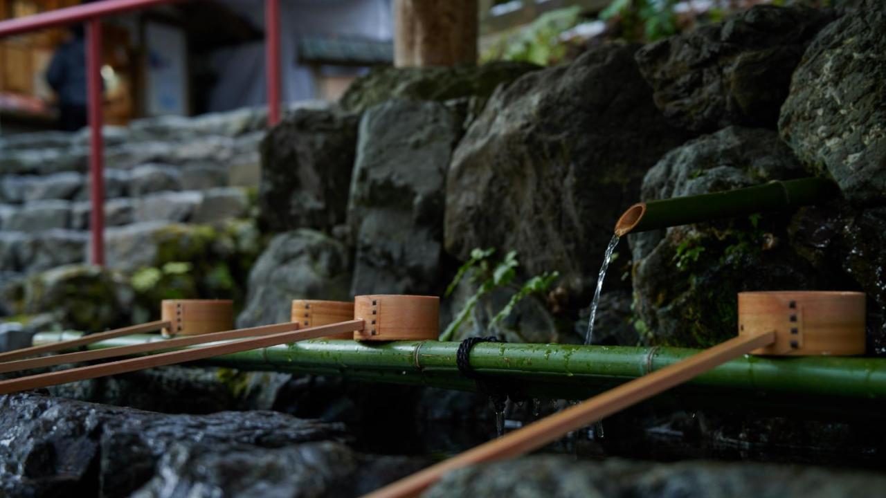 The Thousand Кіото Екстер'єр фото A tsukubai at a shrine